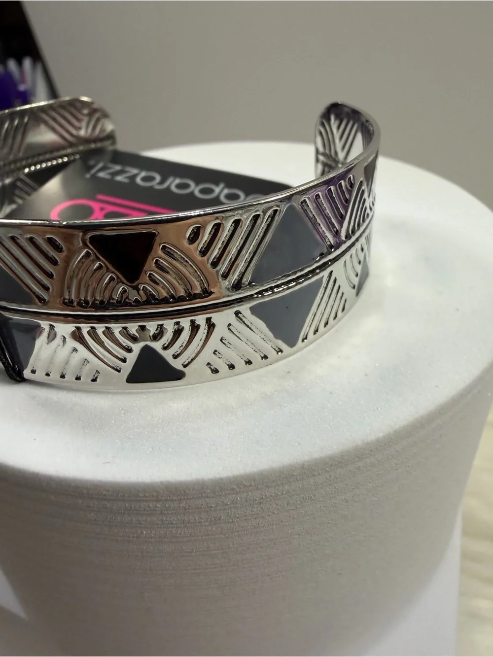 🩷5/$10🩷 paparazzi Silver and Black Geometric Cuff Bracelet